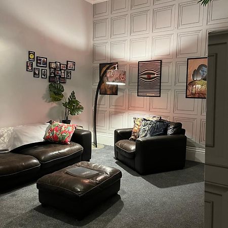 Large Mach Apartment At Pen Y Coed Hall Долгелай Екстериор снимка
