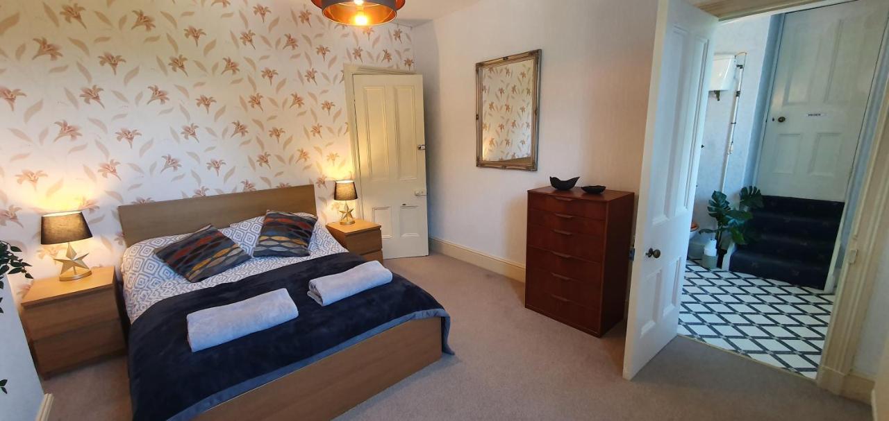 Large Mach Apartment At Pen Y Coed Hall Долгелай Екстериор снимка
