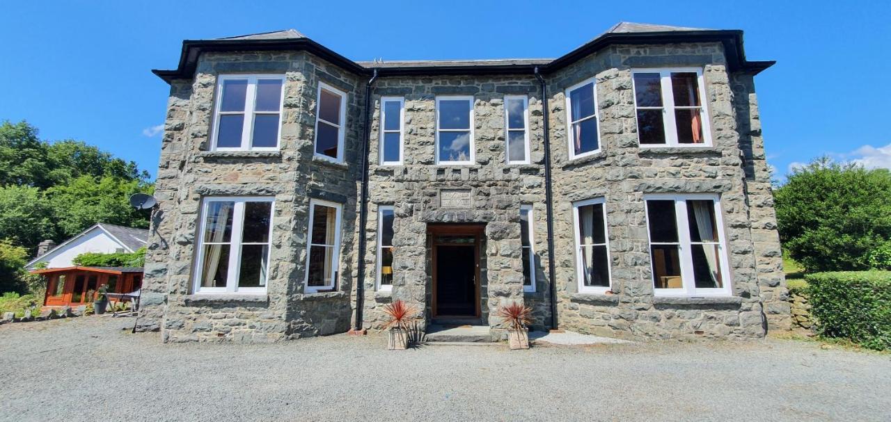 Large Mach Apartment At Pen Y Coed Hall Долгелай Екстериор снимка