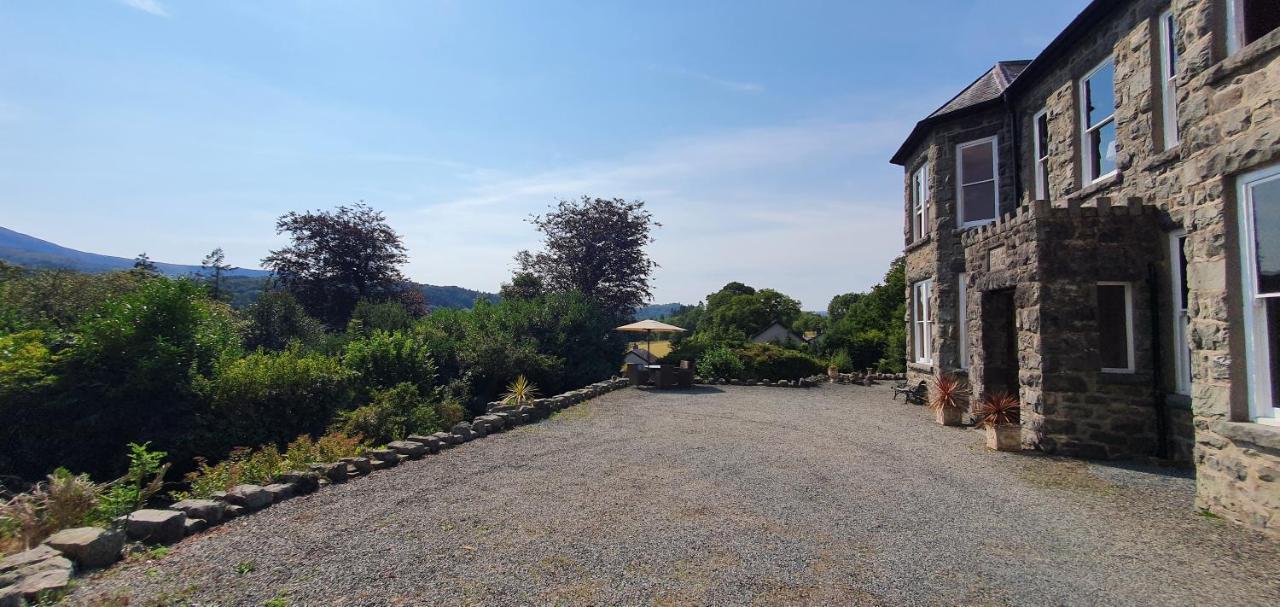 Large Mach Apartment At Pen Y Coed Hall Долгелай Екстериор снимка