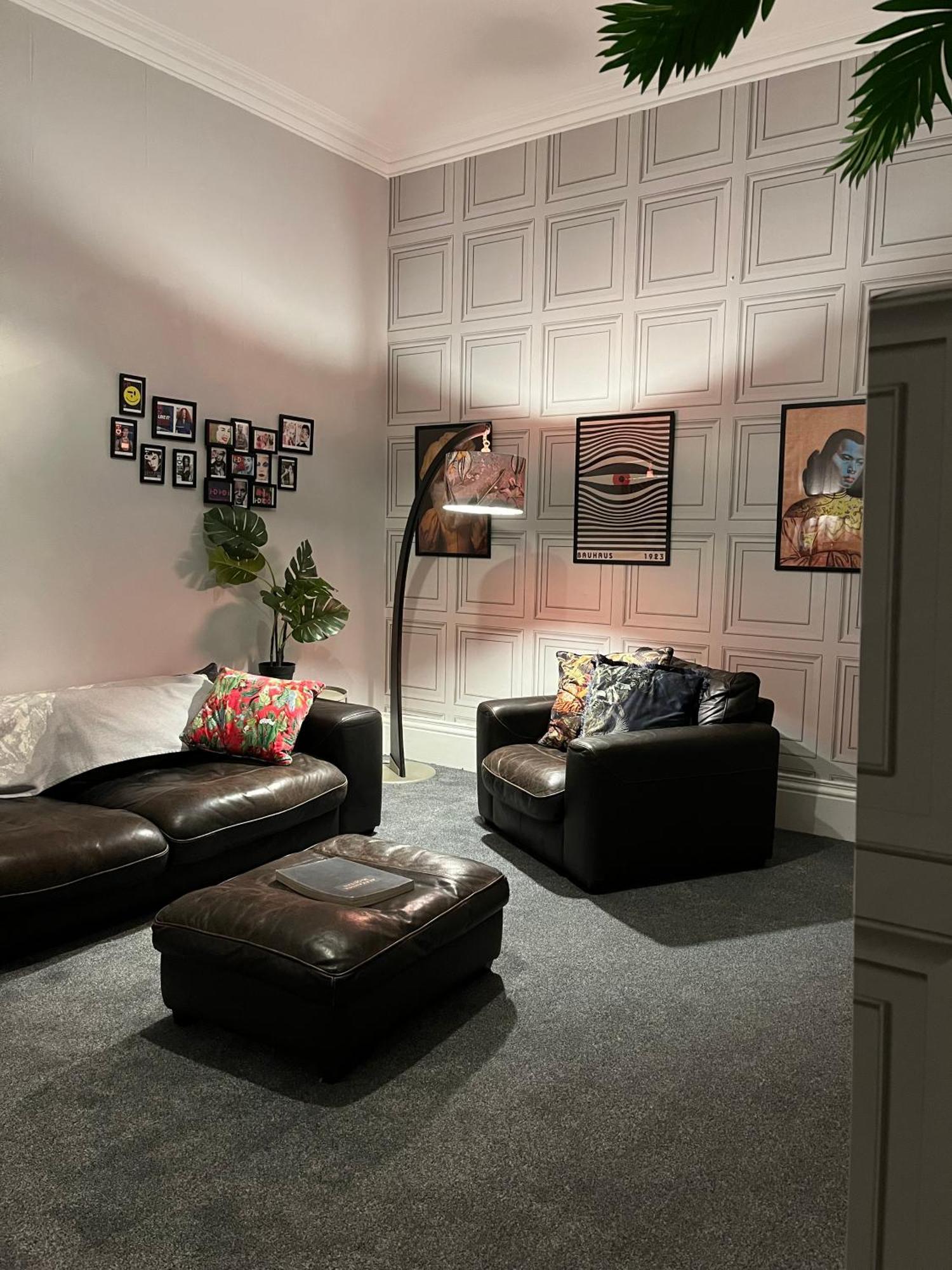 Large Mach Apartment At Pen Y Coed Hall Долгелай Екстериор снимка