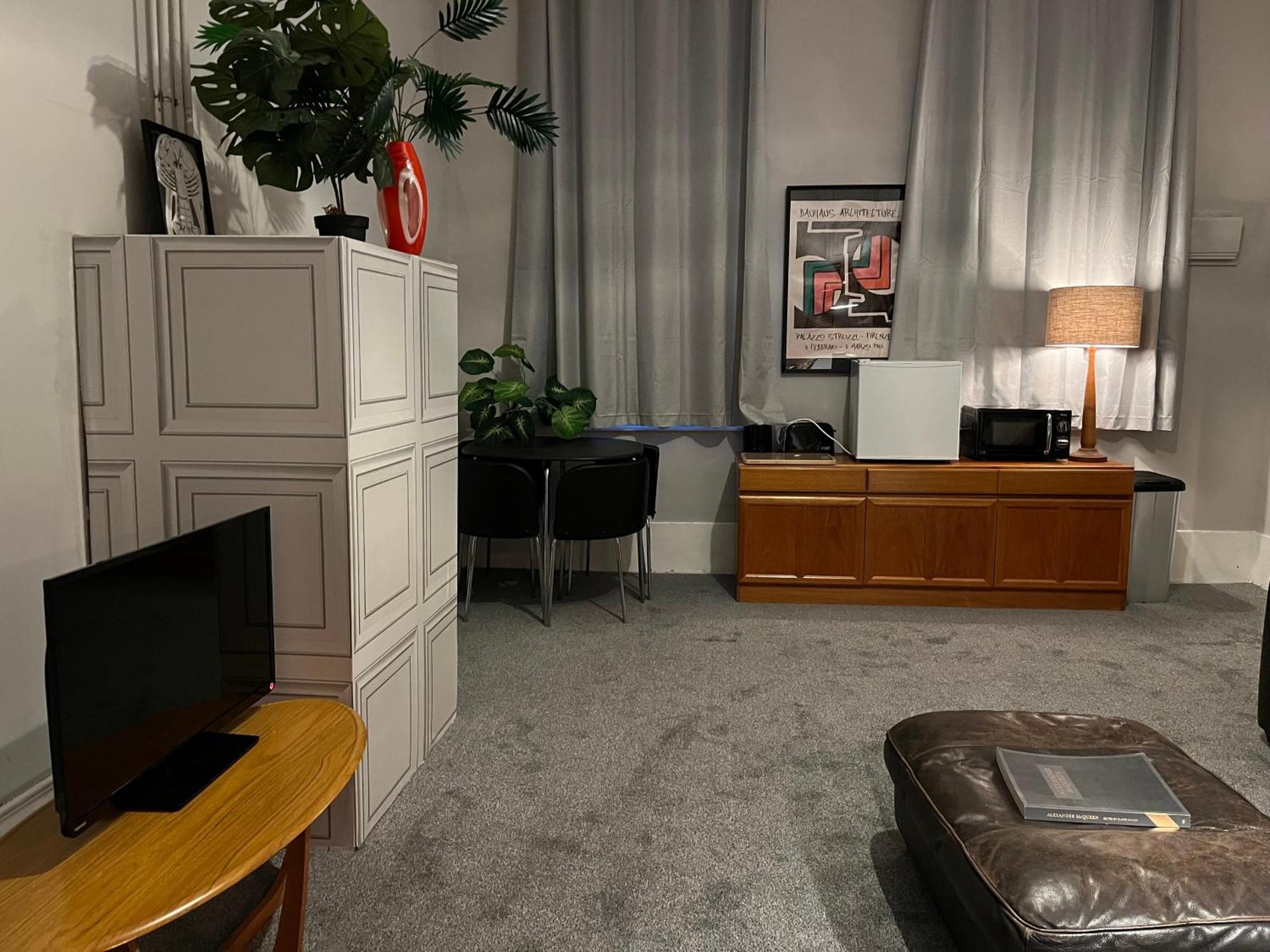 Large Mach Apartment At Pen Y Coed Hall Долгелай Екстериор снимка